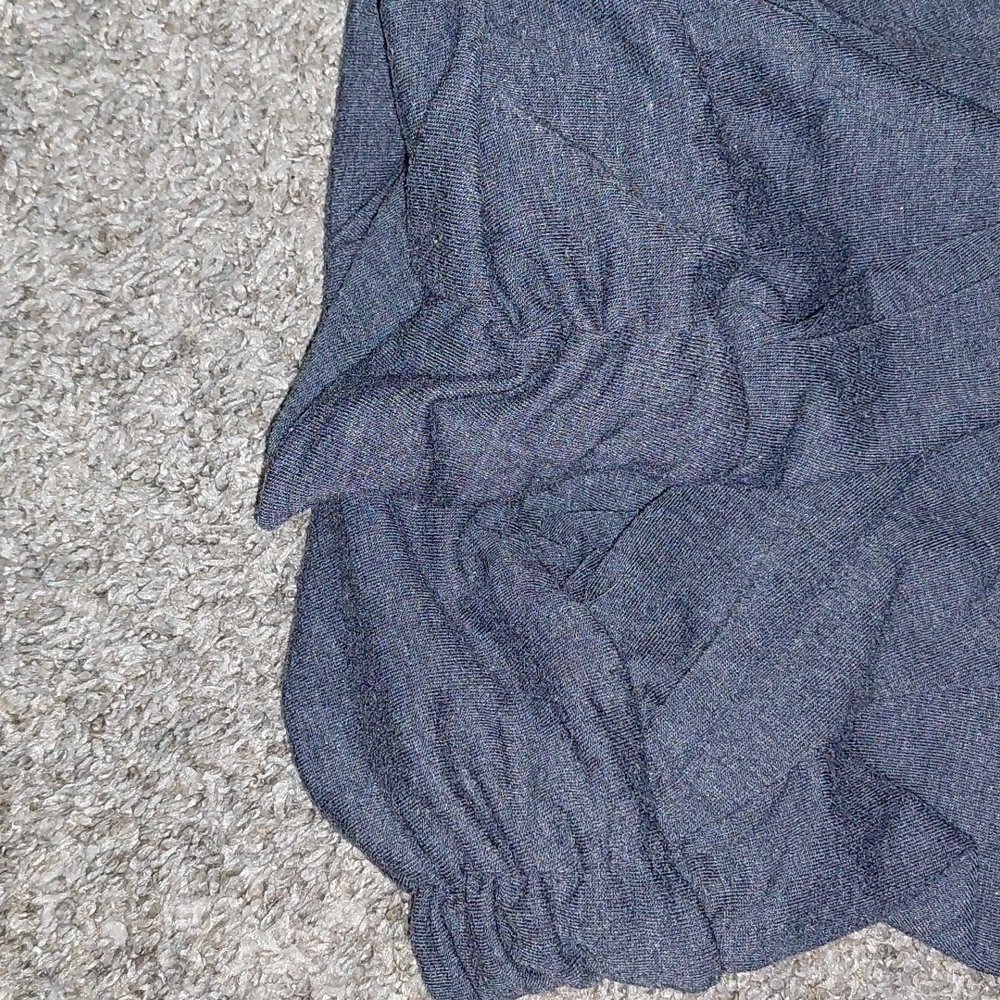 Grey skirt below knees size Large - Picture 3 of 5